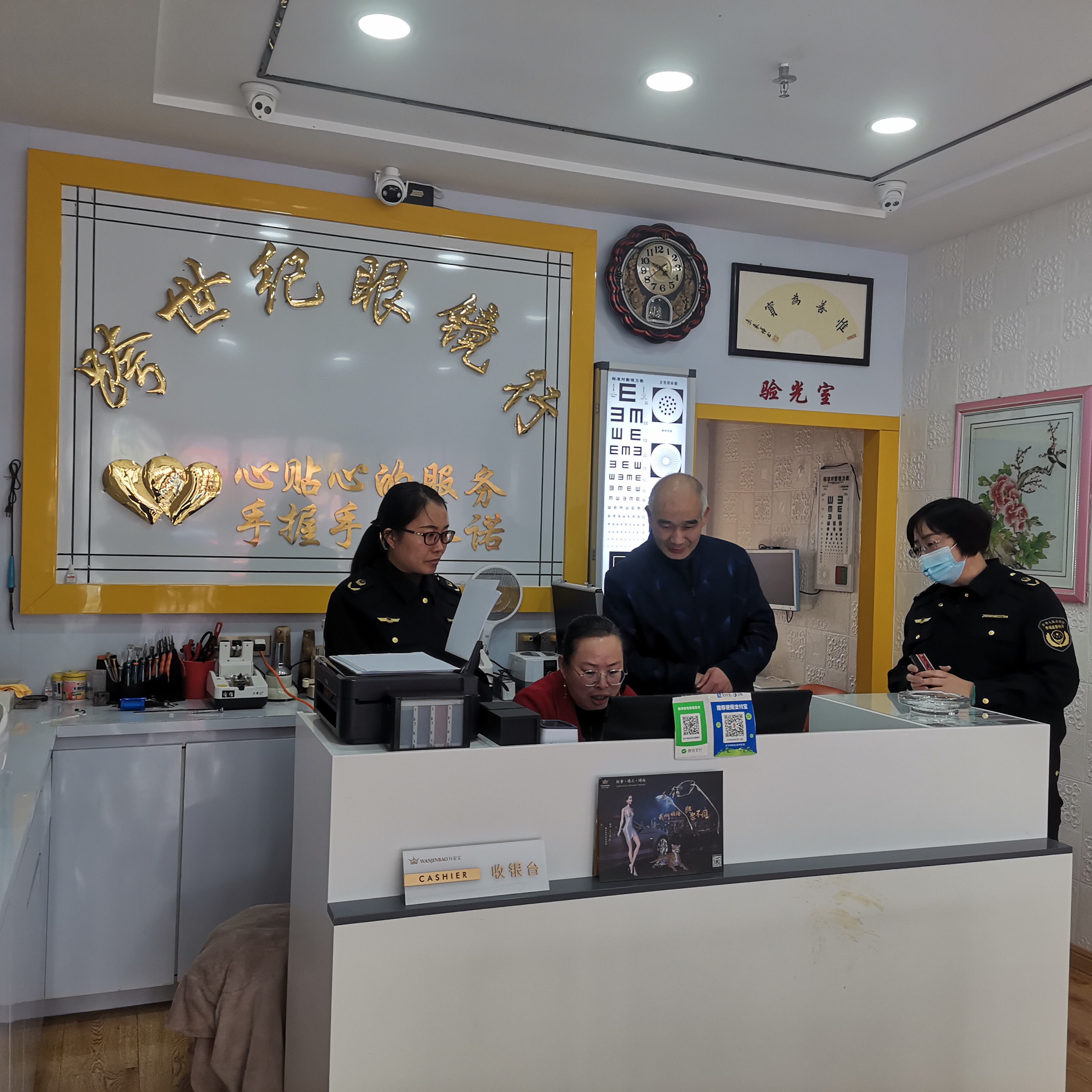 查隐患守安全会宁县市场监管局开展隐形眼镜专项监督检查